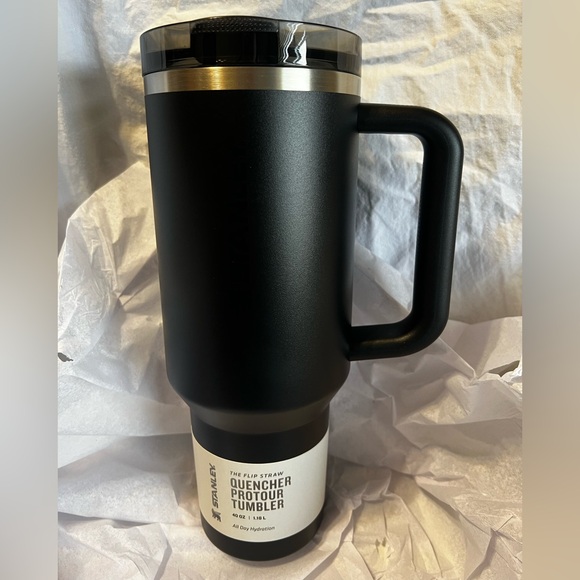 Stanley Black Quencher Tumbler - Picture 1 of 10